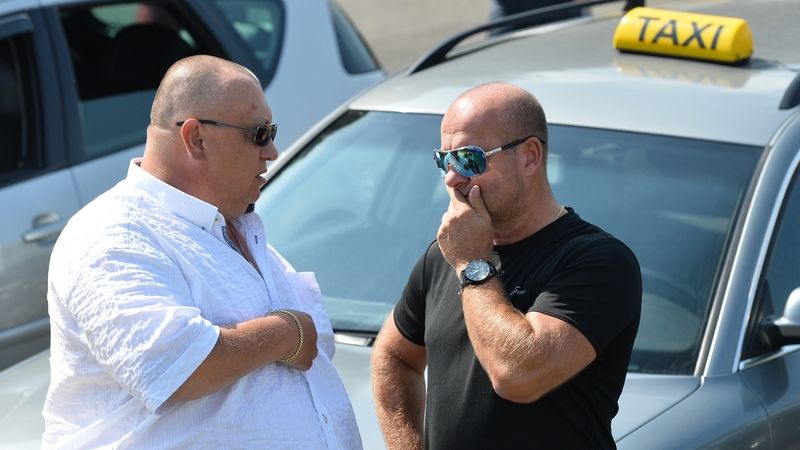 Pražské zastupitelstvo ve čtvrtek smetlo ze stolu zákaz taxíků se spalovacím motorem od roku 2030